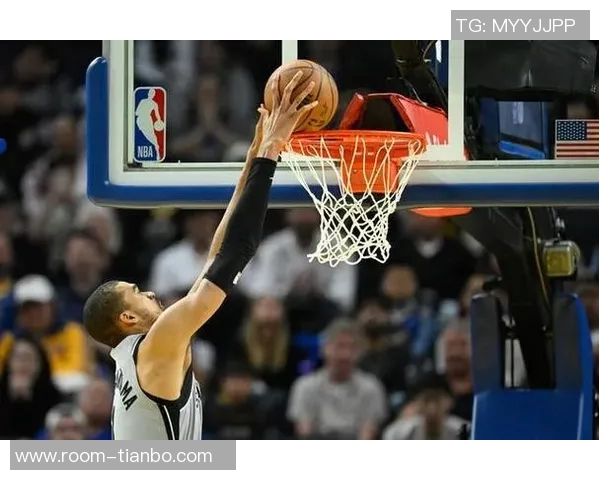 文班高效统治攻防全场29分11板6助2断3帽助球队取得胜利 文班高效统治攻防全场29分11板6助2断3帽助球队取得胜利