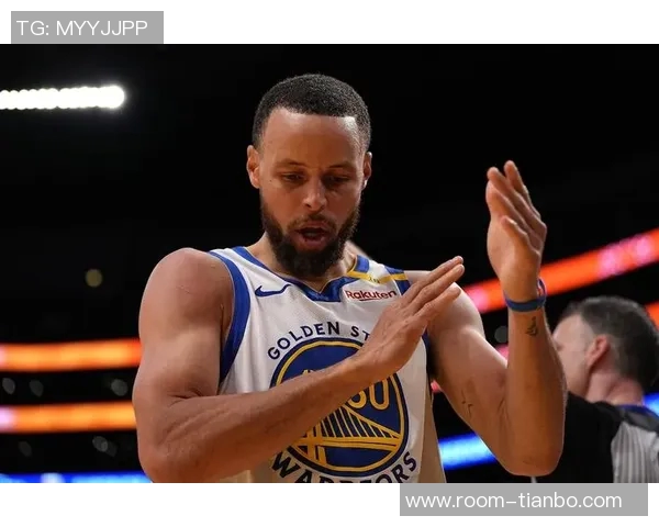 库里谈比赛关键时刻:短暂崩盘可能毁掉整场表现 库里谈比赛关键时刻:短暂崩盘可能毁掉整场表现