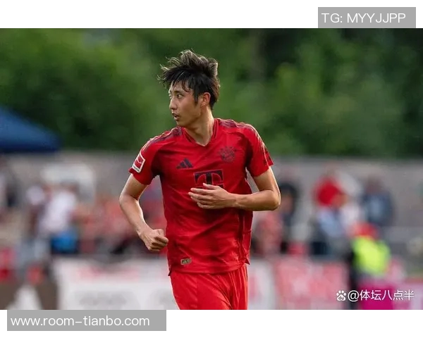 拜仁球员齐聚慕尼黑啤酒节伊藤洋辉与金玟哉同框亮相